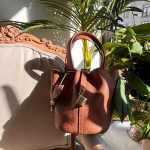 Fashion Fun Tan Leather Bucket Bag with Gold Tone  Lock and Key